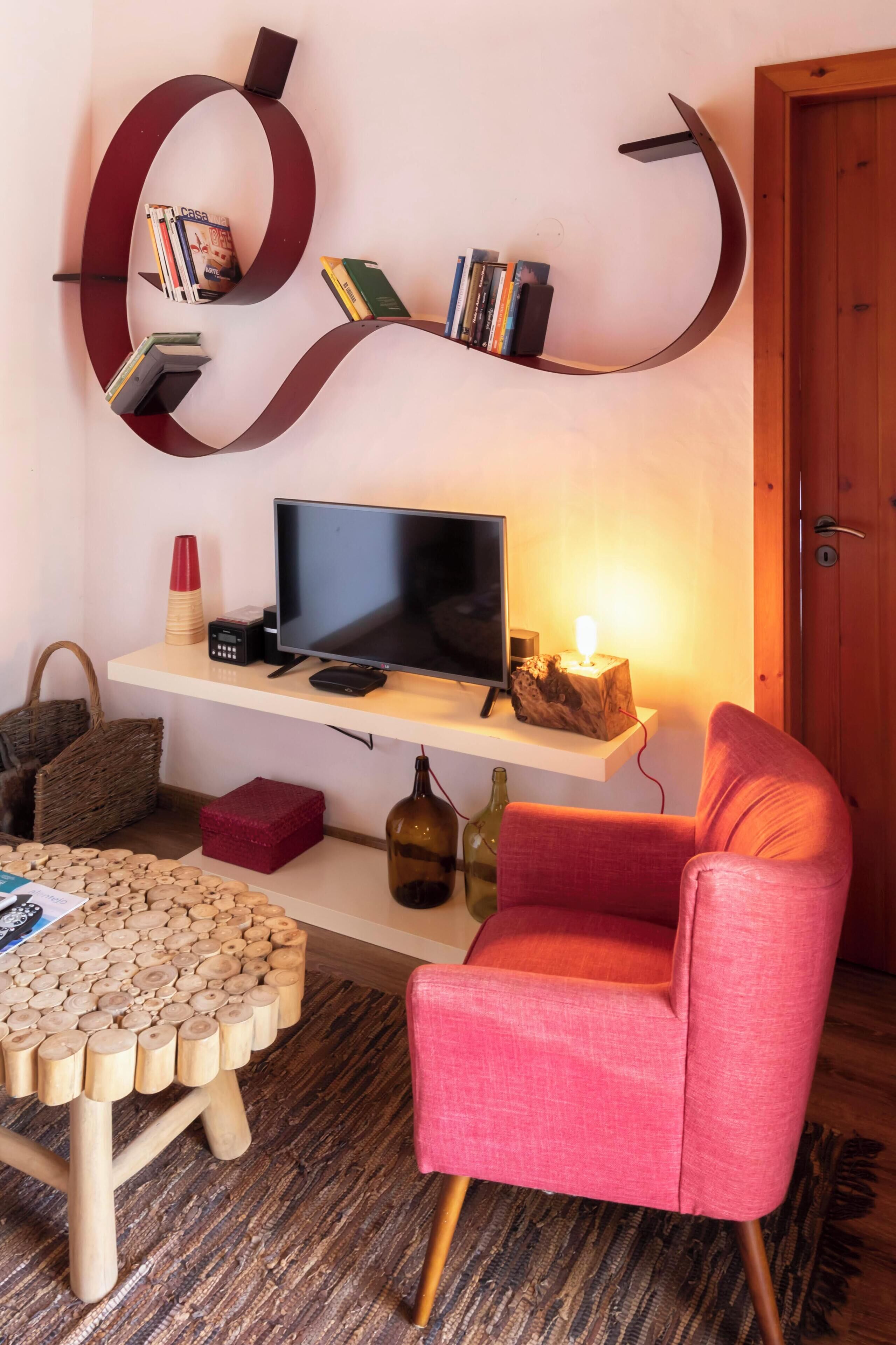 Casa das Romãs | Area soggiorno | TV LED 32 pollici con canali satellitari, TV, tavolo da ping pong