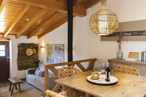 Casa da Hera | Individually decorated, individually furnished, bed sheets