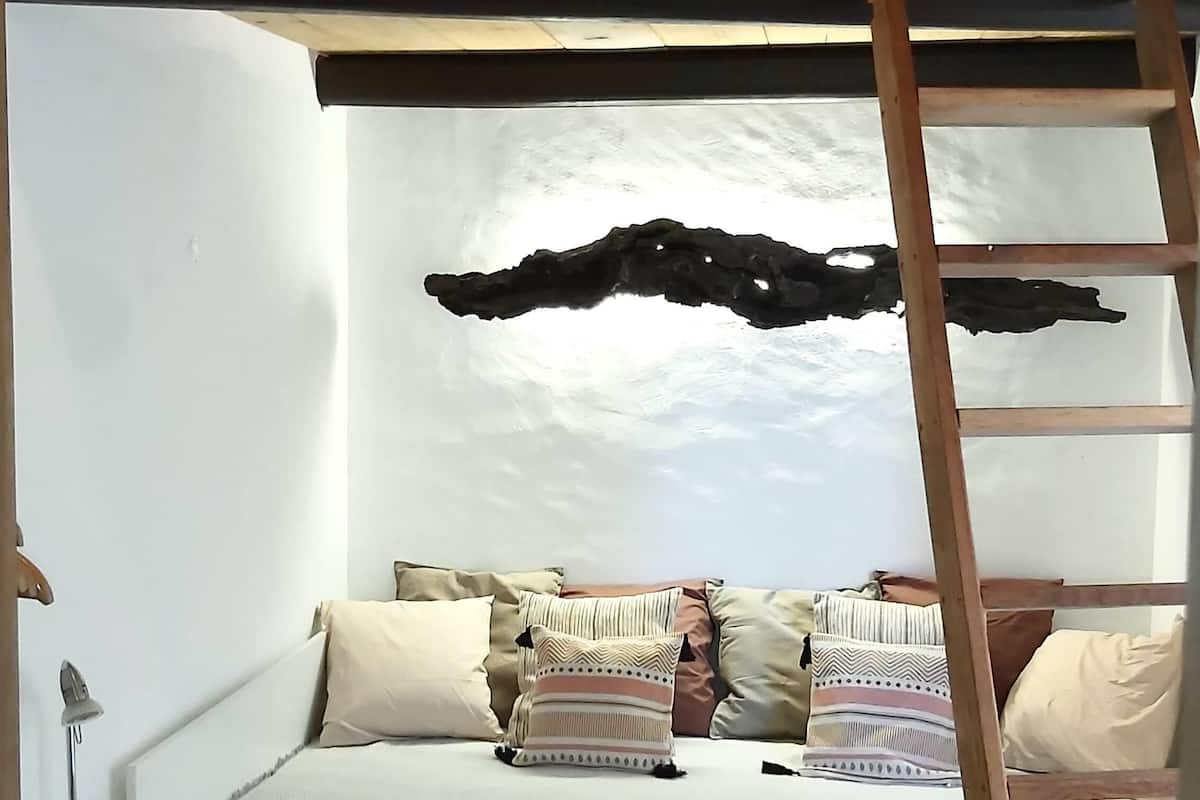 Casa do Moinho 2 | 2 bedrooms, individually decorated, individually furnished, bed sheets