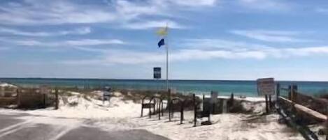 Beach nearby, sun-loungers, beach towels