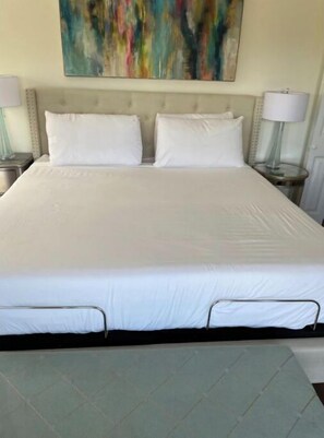 2 quartos, escrivaninha, ferros/tábuas de passar roupa