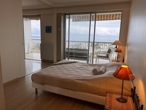 2 makuuhuonetta, silitysrauta/-lauta, internet, vuodevaatteet