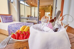 Superior-Vierbettzimmer | Zimmersafe, Bügeleisen/Bügelbrett, kostenloses WLAN