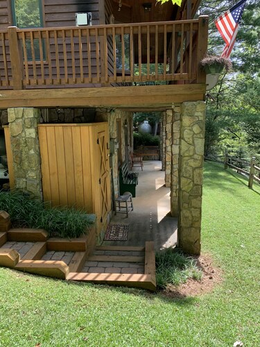 Secluded Mountain Home Nestled in a Private River Community, Wi-Fi, Fire Pit, 