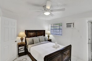 2 عدّة غرف نوم ومكتب ومكواة/لوح كي وسرير سفر