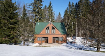 ☆ SKI ON/OFF! ☆ Spruce Glen 4 acre Retreat on Great Eastern Trail