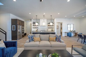 Video games, ping pong - Arcadia 77 | Sleeps 25 * Games * Arcade * Fire Pit (Santa Clara)