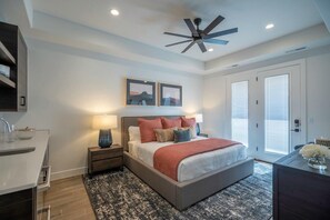 5 bedrooms, iron/ironing board, WiFi, wheelchair access - Arcadia 77 | Sleeps 25 * Games * Arcade * Fire Pit (Santa Clara)
