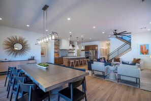 Dining - Arcadia 78 | Private Hot Tub * Games * Fire Pit * Arcade (Santa Clara)