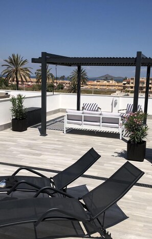 Terrace/patio - Beautiful new penthouse with large private roof terrace, 400m from the beach (Mar de Cristal)