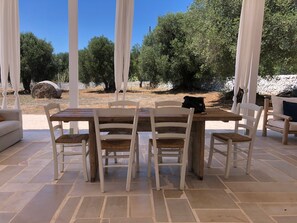 Villa | Dining - Impeccable 3-bed Villa in Contrada Sessana Grande (Ostuni)