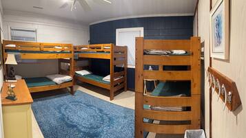 4 Schlafzimmer, Reisekinderbett, kostenloses WLAN, BettwÀsche