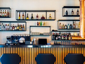 2 bar/lounge