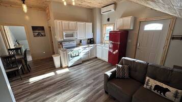 TV, DVD player, videoteca