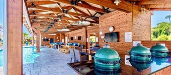 Hidden Treasure: Golf cart, Walk to beach, Heated pool, Game room, Bunk rooms