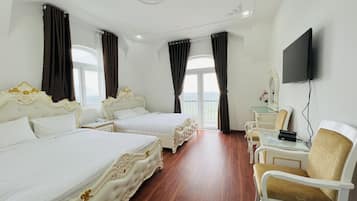 Executive Room | Premium bedding, minibar, free WiFi, bed sheets