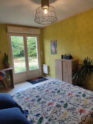 2 bedrooms, desk, free WiFi, bed sheets