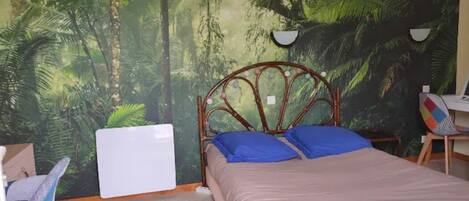 2 bedrooms, desk, free WiFi, bed sheets