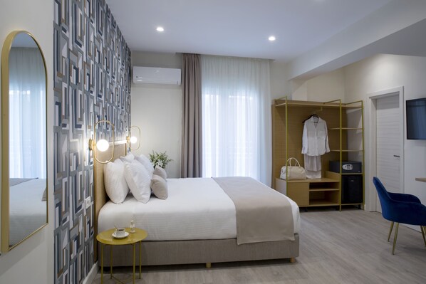 Executive Room with Balcony | Minibar, coffres-forts dans les chambres, décoration personnalisée