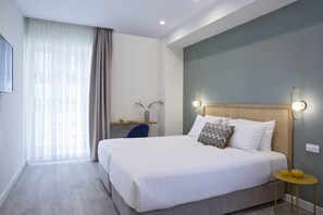 Deluxe Room with balcony | Minibar, in-room safe, individually decorated, desk - Hypnos Inn Athens (Athens)