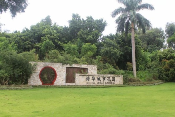 Property grounds - Longxiang Hotel (Zhuhai)