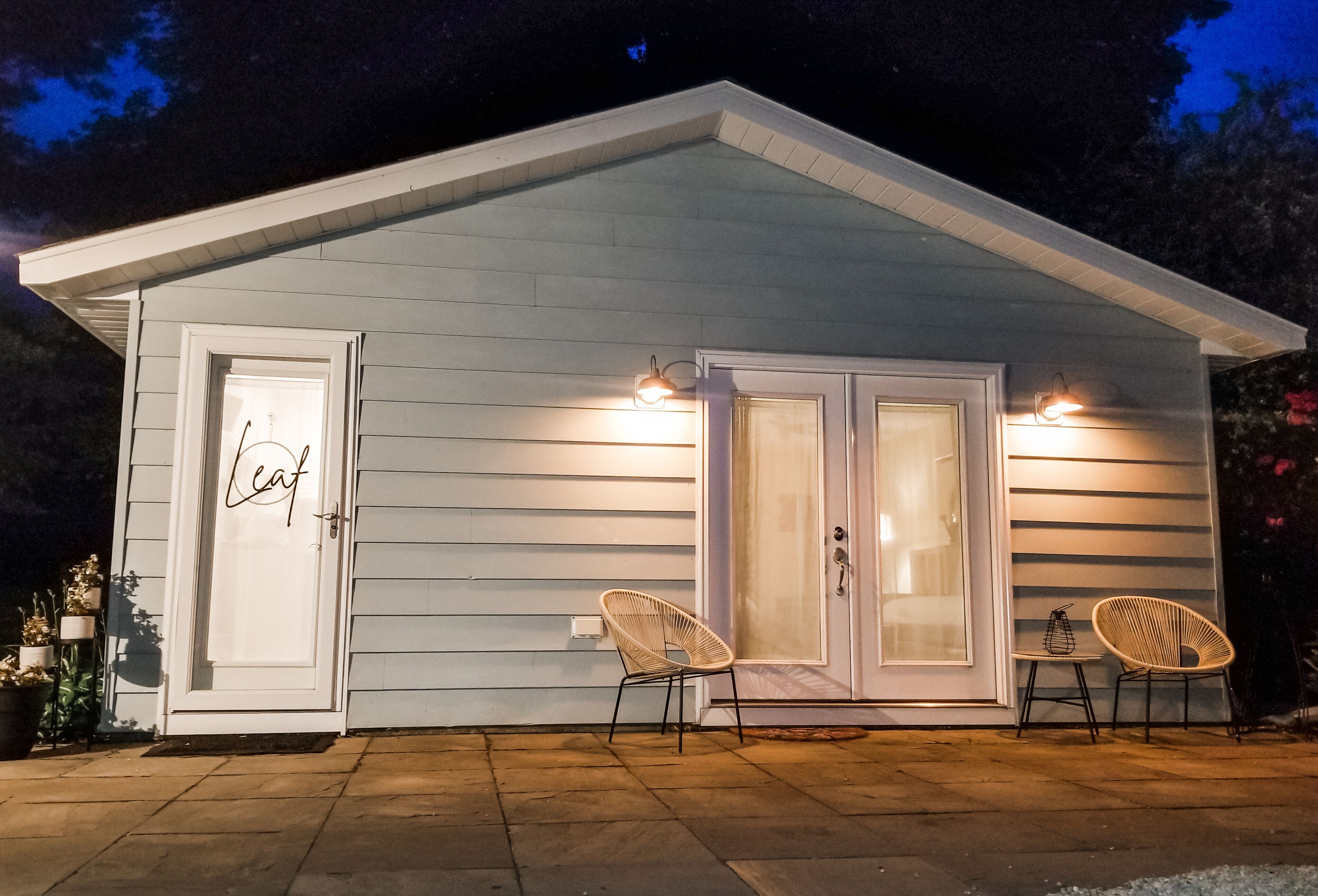 Tiny Home Guest House - just steps to Lake Erie