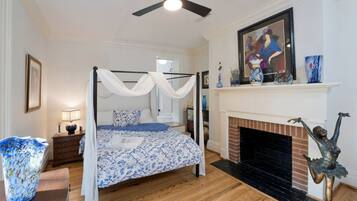 The Blue Room | Free WiFi, bed sheets