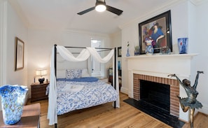 The Blue Room | Free WiFi, bed sheets - Red Hill Bed and Breakfast (Lovingston)