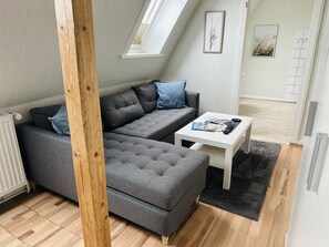 Estudio estándar, baño privado, vista al patio (Blockhaus Wohnung 3) | Interior
