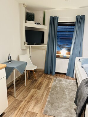 Classic Single Room, Private Bathroom, Courtyard View (Knechtsand) | Interior