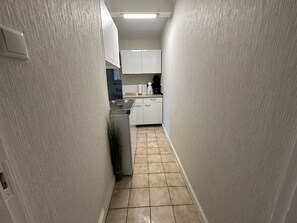 Family Apartment, Private Bathroom, Courtyard View (Hinterhaus Wohnung 1) | Private kitchen