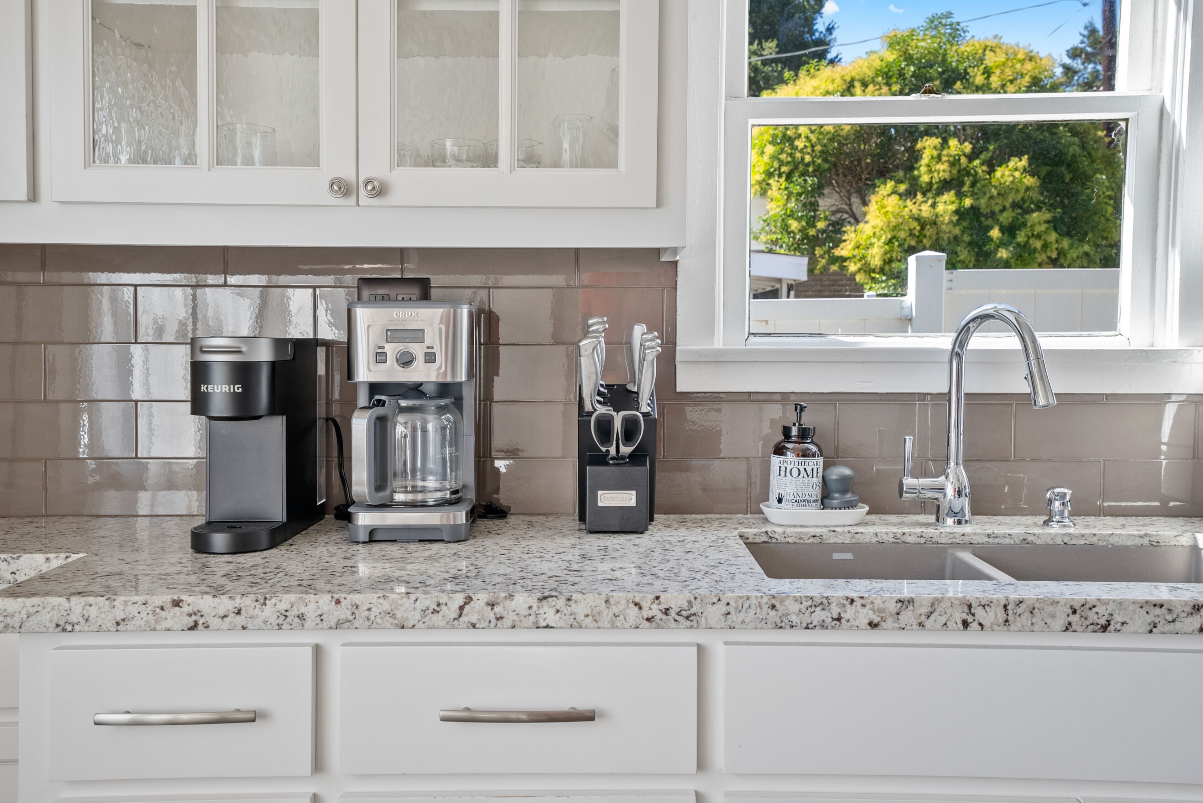 Microwave, stovetop, dishwasher, coffee/tea maker