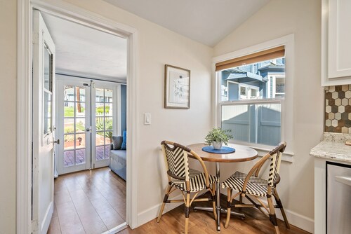 Chestnut Cottage - Walkable to Downtown/EV Charger/Dog Friendly