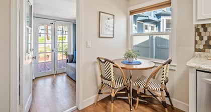Chestnut Cottage - Walkable to Downtown/EV Charger/Dog Friendly