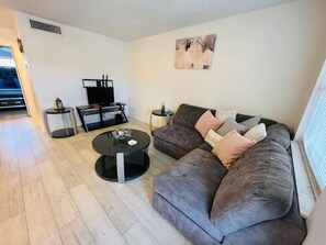 TV - Windward West 30 - Pool & 5 Minutes from the Beach (Cocoa Beach)