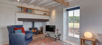 Detached 1-bed cottage overlooking the salt marshes