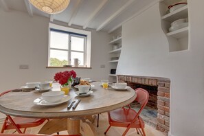 Dining - Detached 1-bed cottage overlooking the salt marshes (Salthouse)