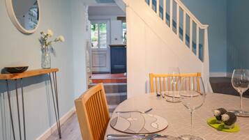 Cottage | Dapur peribadi | Peti sejuk, mesin basuh pinggan mangkuk, cerek elektrik, pembakar roti