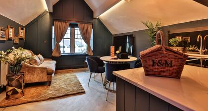 Luxury Boutique 2 Bed Apartment in the heart of Bowness on Windermere