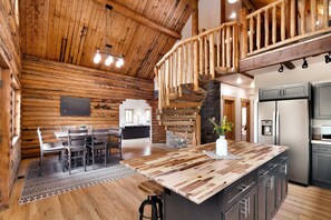 Dining - Bears Ears Luxury Retreat (Monticello)