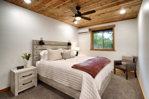 6 bedrooms, iron/ironing board, travel cot, WiFi