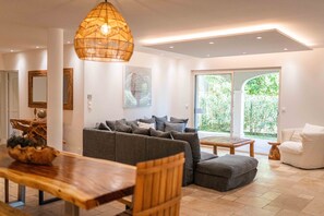 TV connectée, table de tennis de table