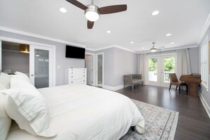 4 Schlafzimmer, Schreibtisch, Bügeleisen/Bügelbrett, Reisekinderbett