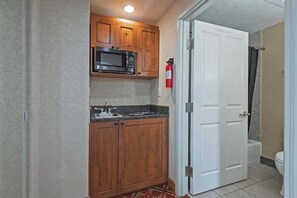 Microwave, stovetop, coffee/tea maker