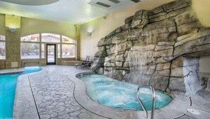 Innenpool, beheizter Pool