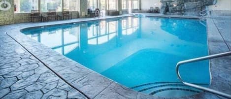 Una piscina techada, una piscina climatizada