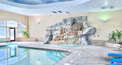 231 | Swiss-Inspired 2Q Suite in Midway + Pool