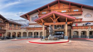 A hotel with a traditional Alpine architectural style, featuring a prominent entrance with a covered walkway and a statue in the center. - 231 | Premium Escape | 2Q Near Sundance + Park City (Midway)