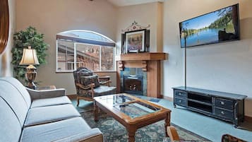 Een smart-tv en een open haard