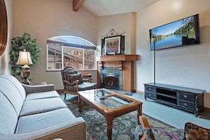 Smart TV, fireplace